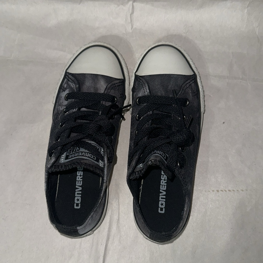 CONVERSE: CHUCK TAYLOR LOW TOP. Grey & Black Denim/ White & Black sole. Kids 12. - Picture 5 of 11